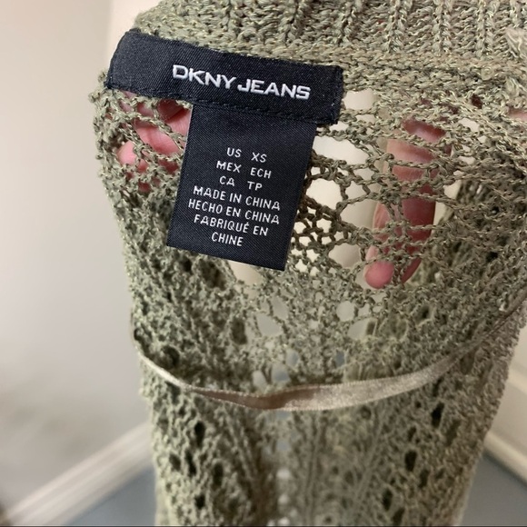 𝅺DKNY Olive Minimalist Green Crochet Knit Cardigan Sweater Deep V Neck Sz XS - Picture 8 of 10